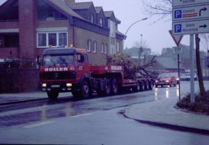 Und wird zur neuen Emshalle gebracht.